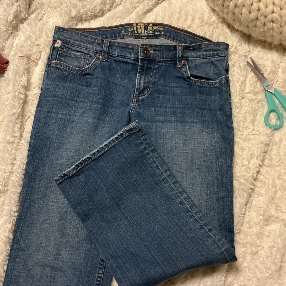 Women’s !It size 30 Classic Blue low rise cropped flare Jeans